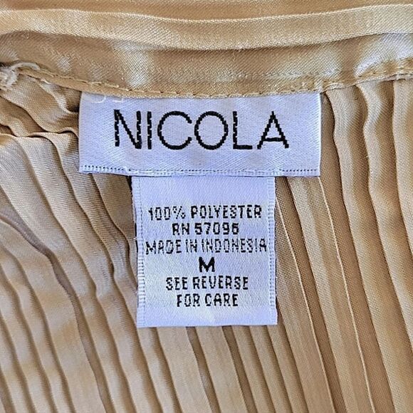 NICOLA pleated gold sleeveless turtleneck blouse - Picture 5 of 8